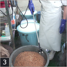 納豆菌の噴霧工程